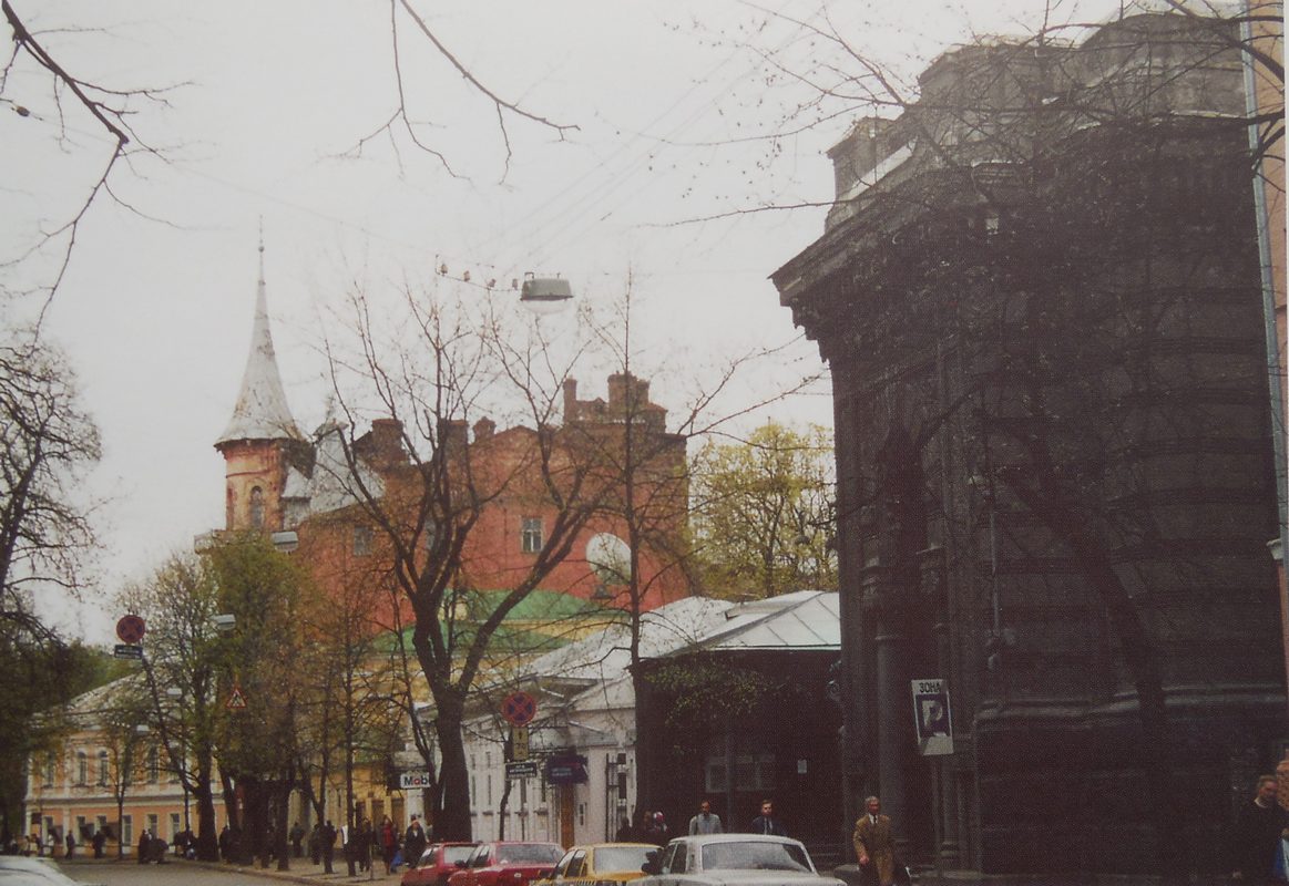 Частину вулиці Ярославів Вал, 2001 рік