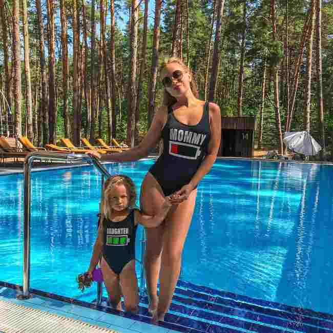 Идеальная фигура: Яна Соломко похвасталась фигурой в стильном купальнике