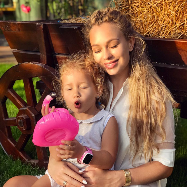 Идеальная фигура: Яна Соломко похвасталась фигурой в стильном купальнике