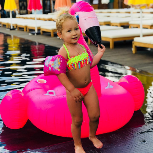 Идеальная фигура: Яна Соломко похвасталась фигурой в стильном купальнике