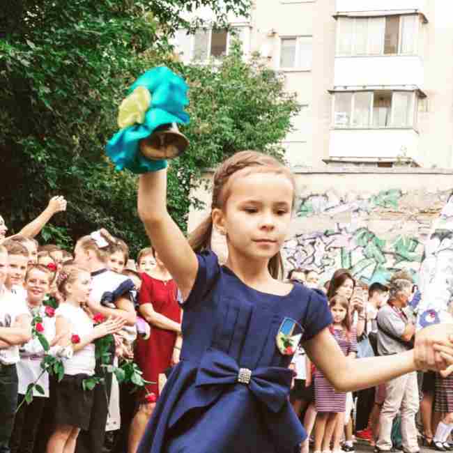 Зірковий День знань: як українські знаменитості провели своїх дітей до школи (фото)