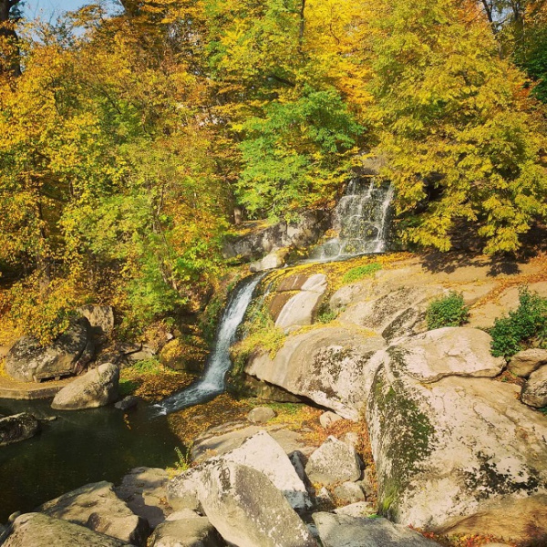 Де відпочити в Україні у листопаді: топ-5 ідей для осінньої подорожі