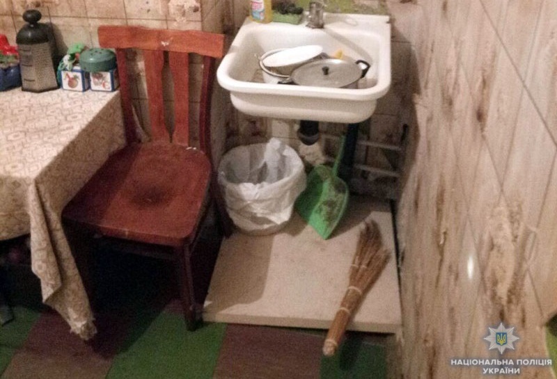 У Маріуполі мати кинула трьох маленьких дітей без нагляду на декілька діб