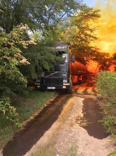 Выгорела трава: в Днепровской области произошла утечка азотной кислоты (фото, видео)