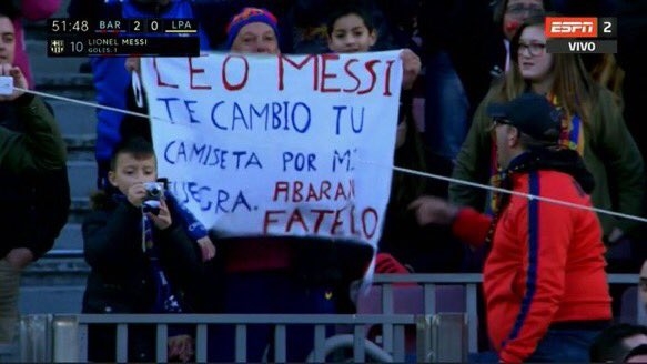 Фанат Мессі готовий проміняти свою тещу на футболку знаменитості