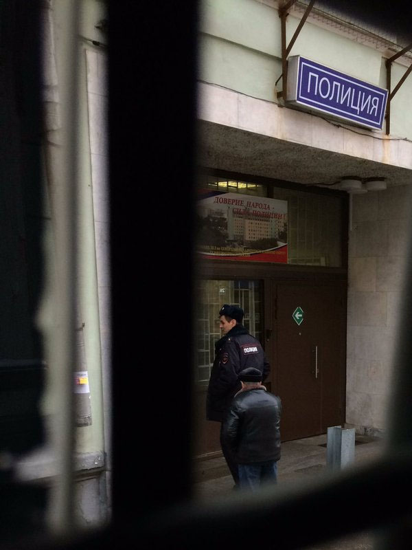 Проукраинский активист в Москве поделился видео и фото из автозака