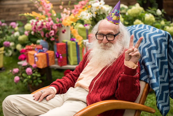 "Дедушке 95": Зеленский показал новые снимки со съемок будущей комедии