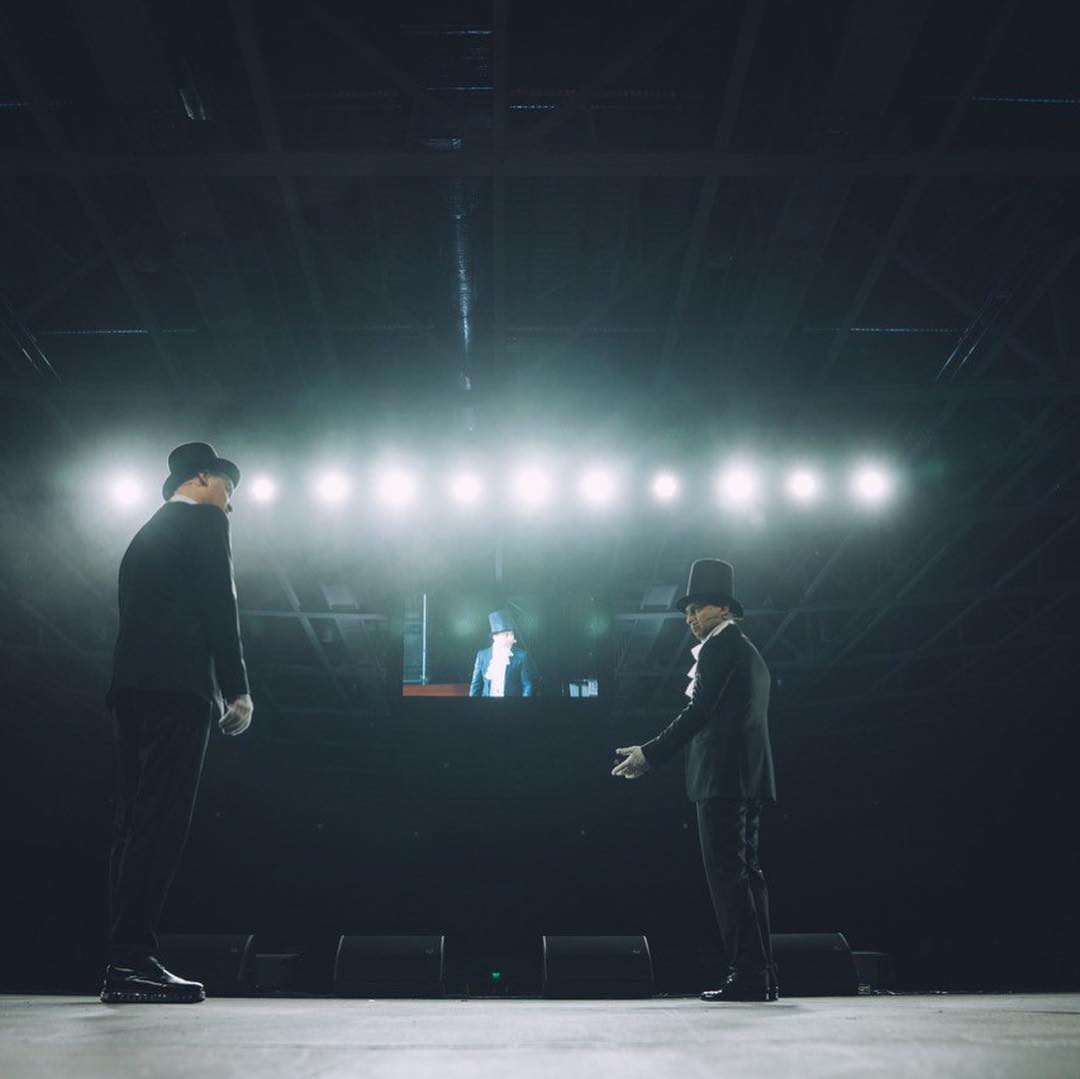 "Очень идет эта шляпа": "кварталовцы"-дуэлянты повеселили сеть (фото)