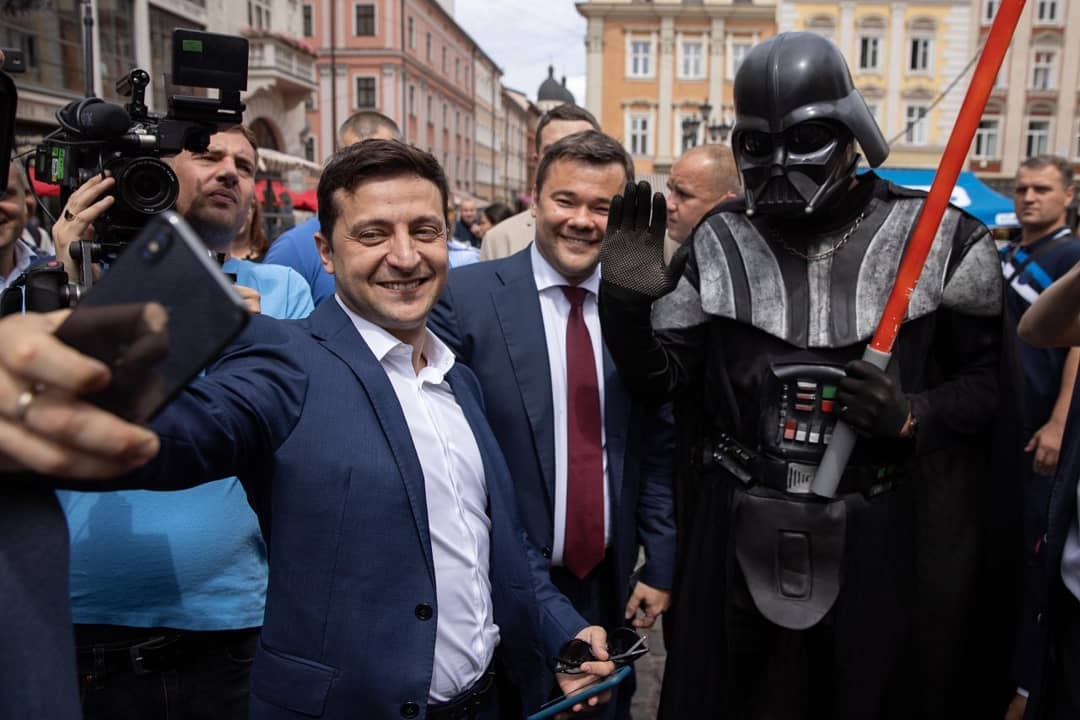 Нова зачіска і інший стиль президента Зеленського: що змінилося в його образі