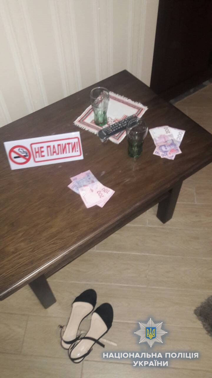 Жительница Закарпатья за 800 грн "продала" свою подругу через интернет (фото)