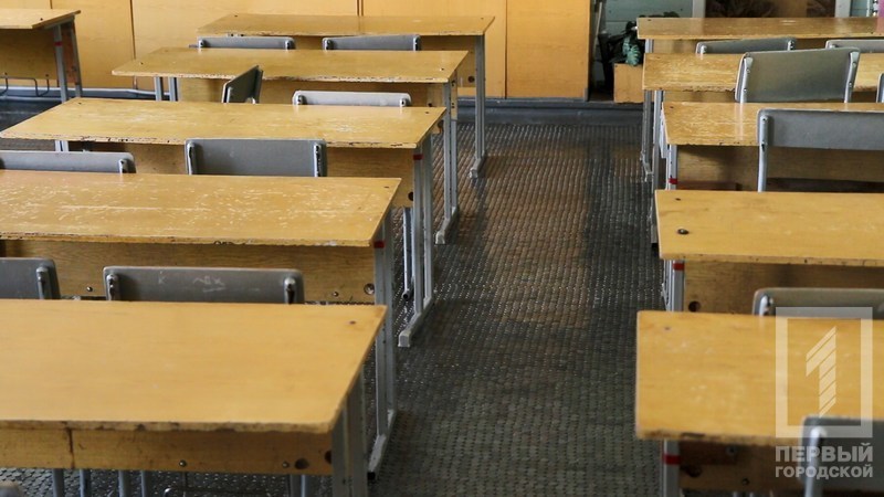 Креатив: школьники из Кривого Рога оригинально оформили пол в школе