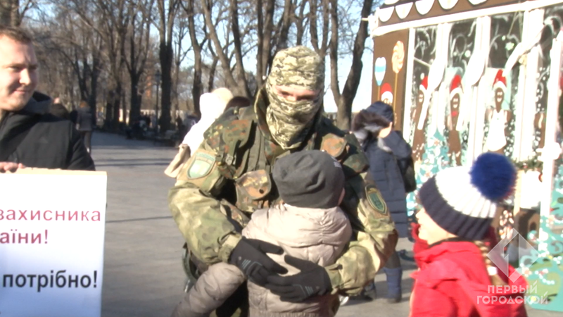 Обійми!: в Одесі організували незвичайну акцію в підтримку воїнів АТО