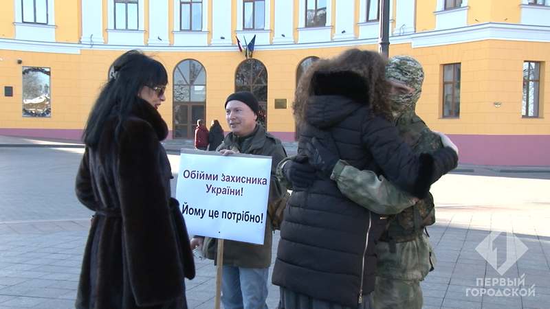 Обійми!: в Одесі організували незвичайну акцію в підтримку воїнів АТО