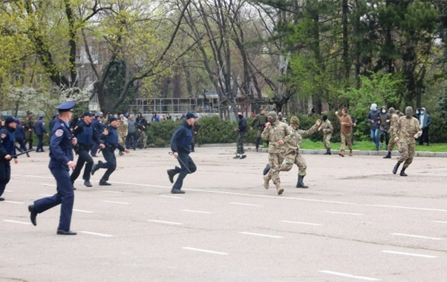 В Одессе полиция защитила акцию с георгиевскими лентами