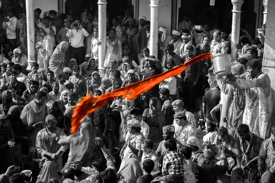 Празднование Холи