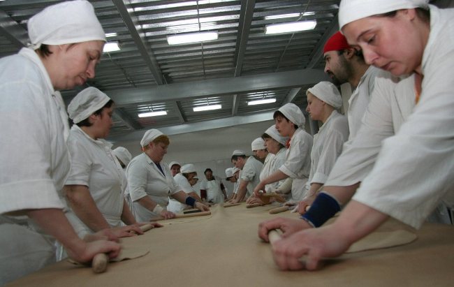 Підготовка до Песаха - приготування  прісного хліба