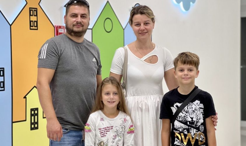 "Вода с рук просто постоянно текла": во Львове спасли девочку с редкой патологией