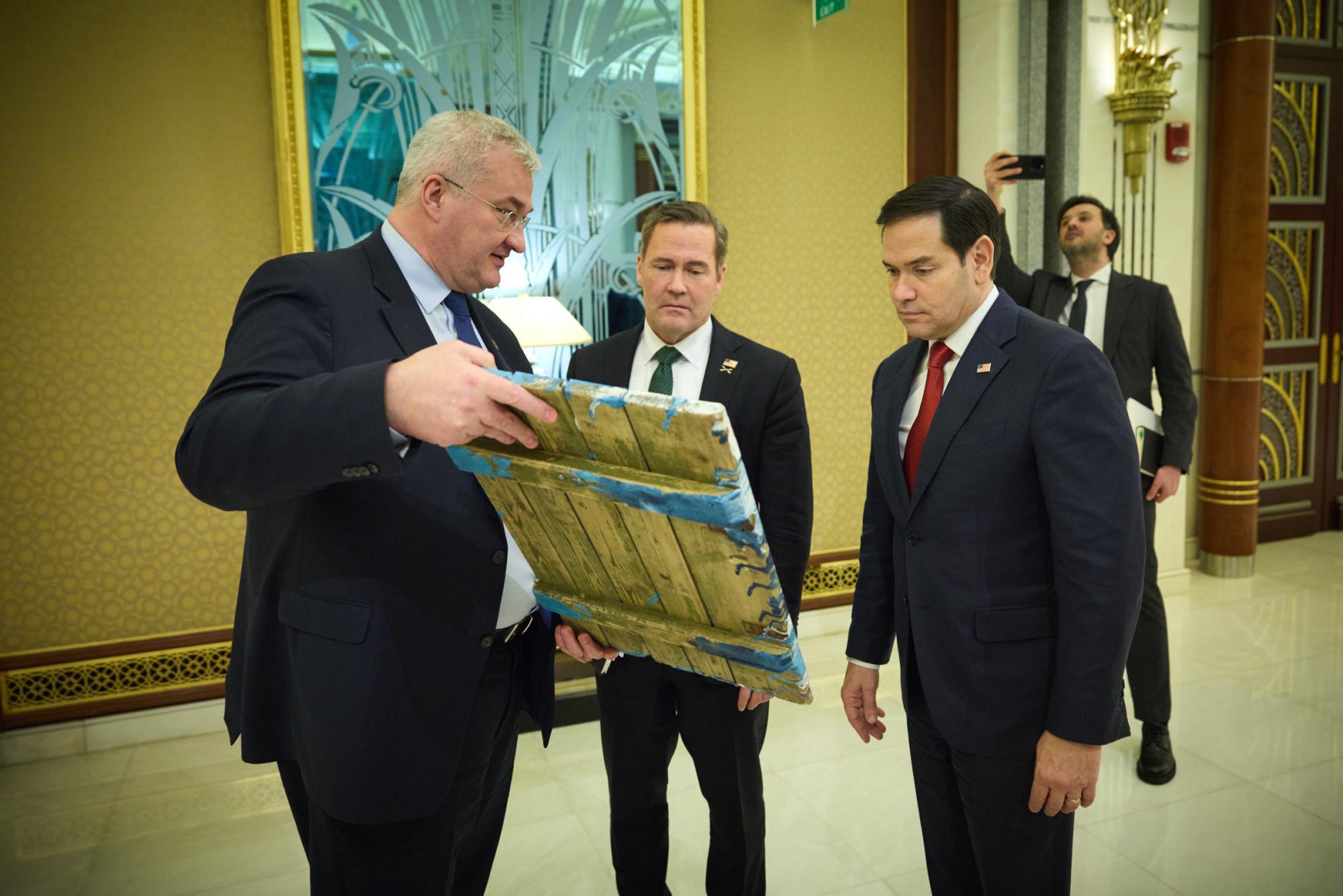 Красномовна реакція Рубіо на українську ікону потрапила на фото