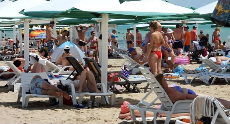 "Показують пальцем і женуть з лежаків": росіяни скаржаться на відпочинок у Греції