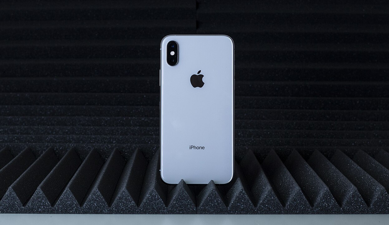 Эволюция iPhone: как менялся "яблочный" смартфон с 2007 года по сей день