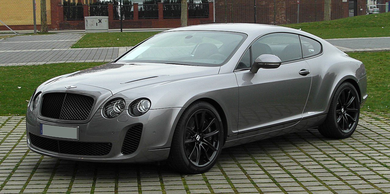 У Києві помітили рідкісний Bentley: їх всього 1800 у світі (фото)