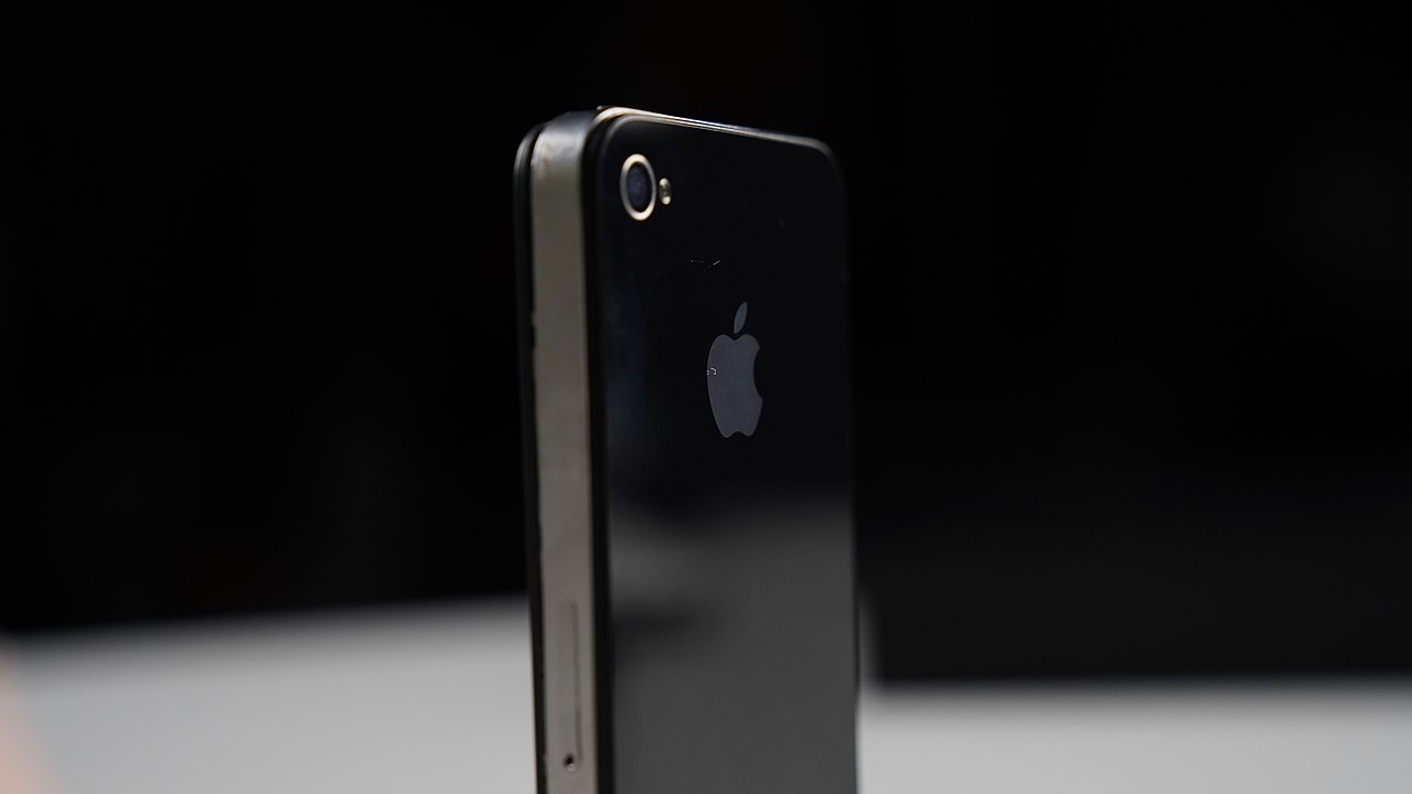 Эволюция iPhone: как менялся "яблочный" смартфон с 2007 года по сей день