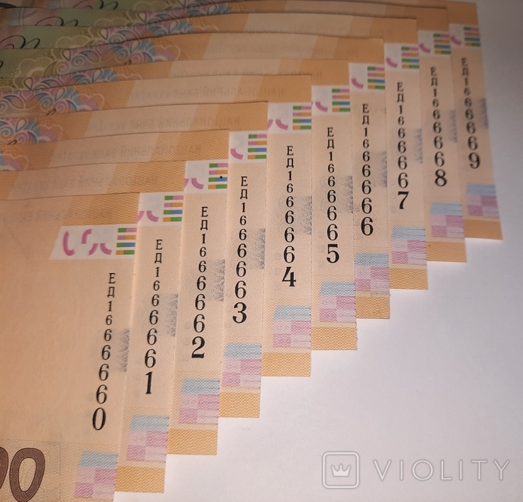 Українці за величезні гроші можуть продати незвичайні гривні: як виглядають