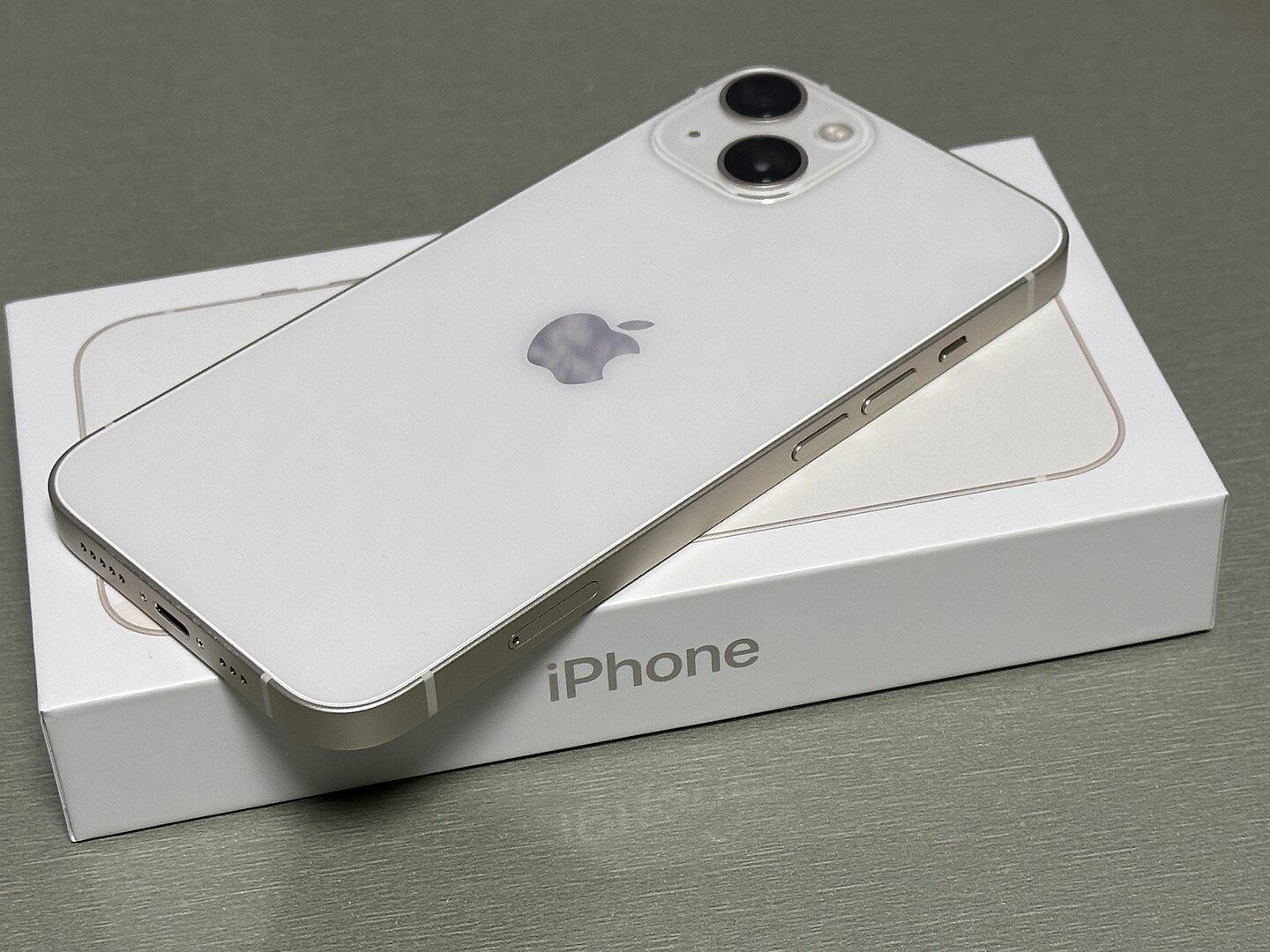 Эволюция iPhone: как менялся "яблочный" смартфон с 2007 года по сей день