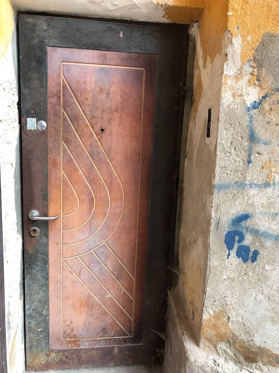 У Тернополі продають квартиру, вхід до якої замурований (фото)