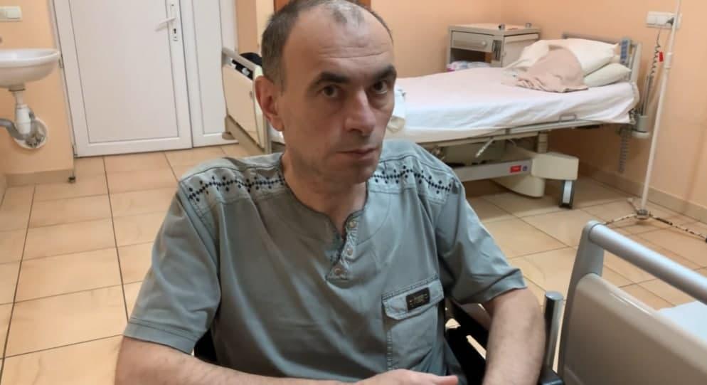 Ноги не разгибались годами: львовские хирурги сделали практически невозможную операцию мужчине