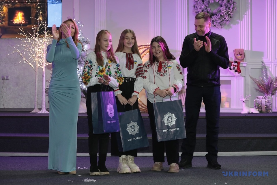 Маленькие герои: в Украине наградили детей за отвагу во время войны (фото)