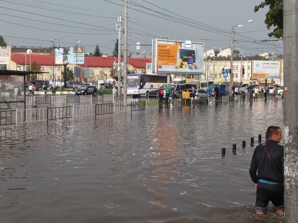 Где во Львове подземный водопад высотой 18 метров и как он выглядит (фото)