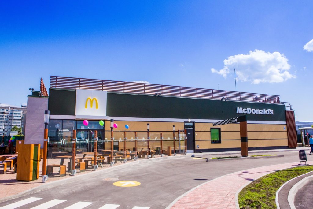 А вы знали, что в четырех украинских селах есть McDonald's? Смотрите, как они выглядят (фото)