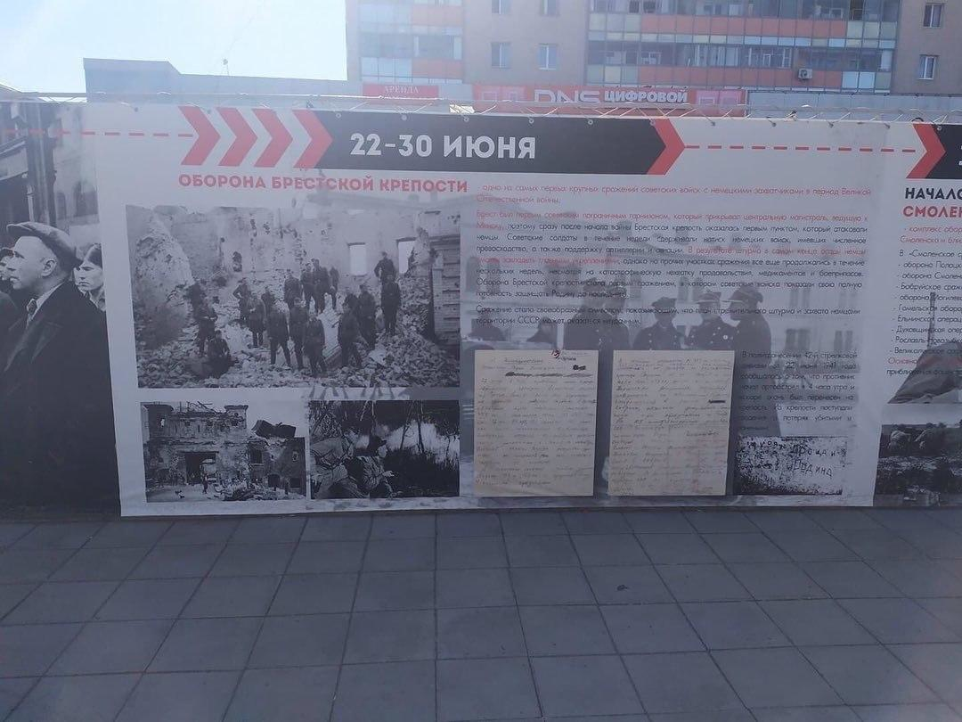 У Росії для патріотичних плакатів крадуть американські фотографії