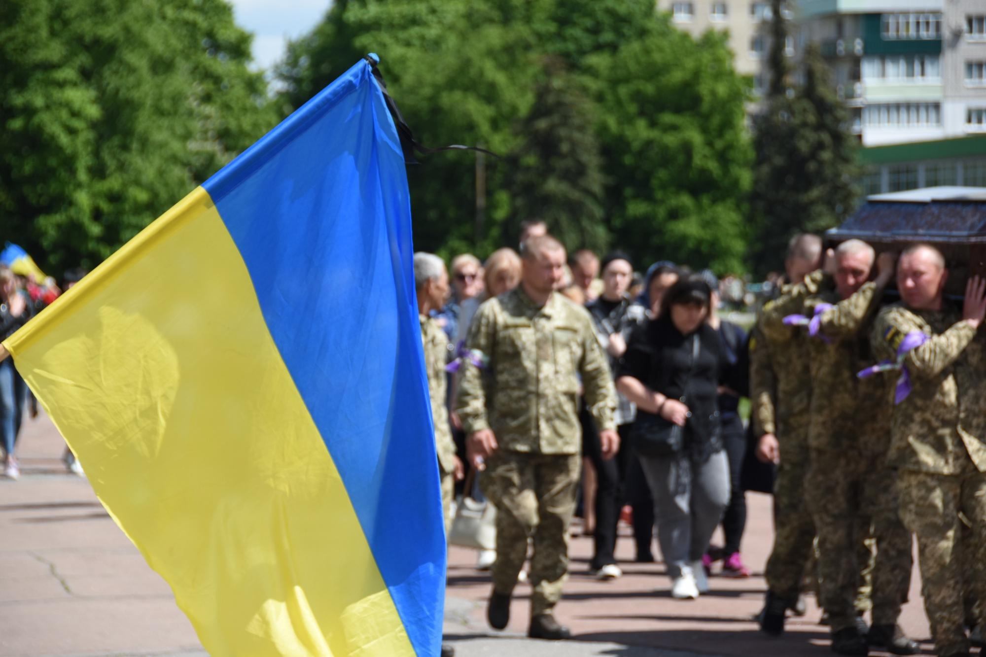 Приблизили победу Украины своими жизнями: в Шостке в последний путь провели воинов-героев