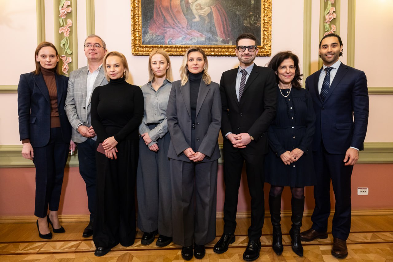 Елена Зеленская в сдержанном образе заговорила о стойкости украинских детей (фото)