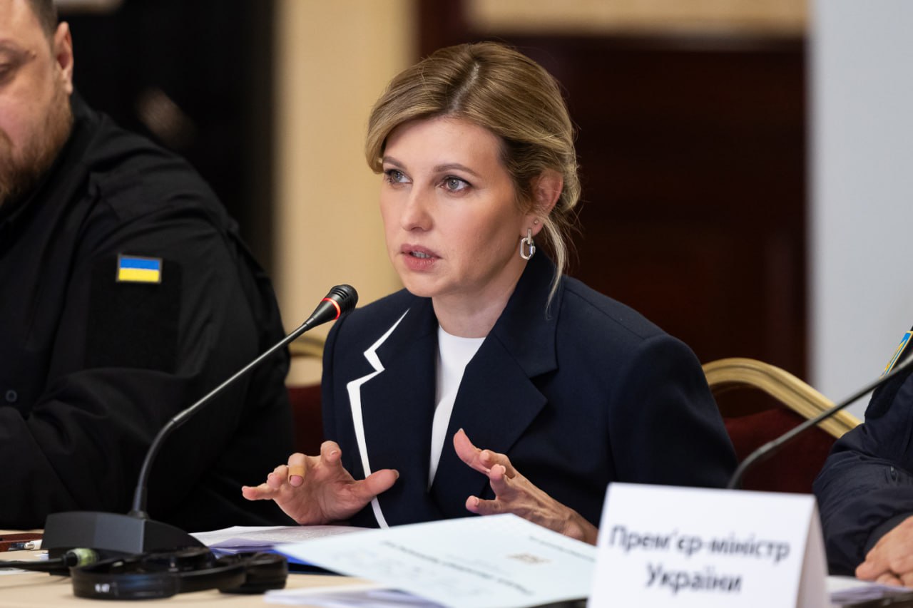 Елена Зеленская в элегантном образе показала стильную прическу (фото)