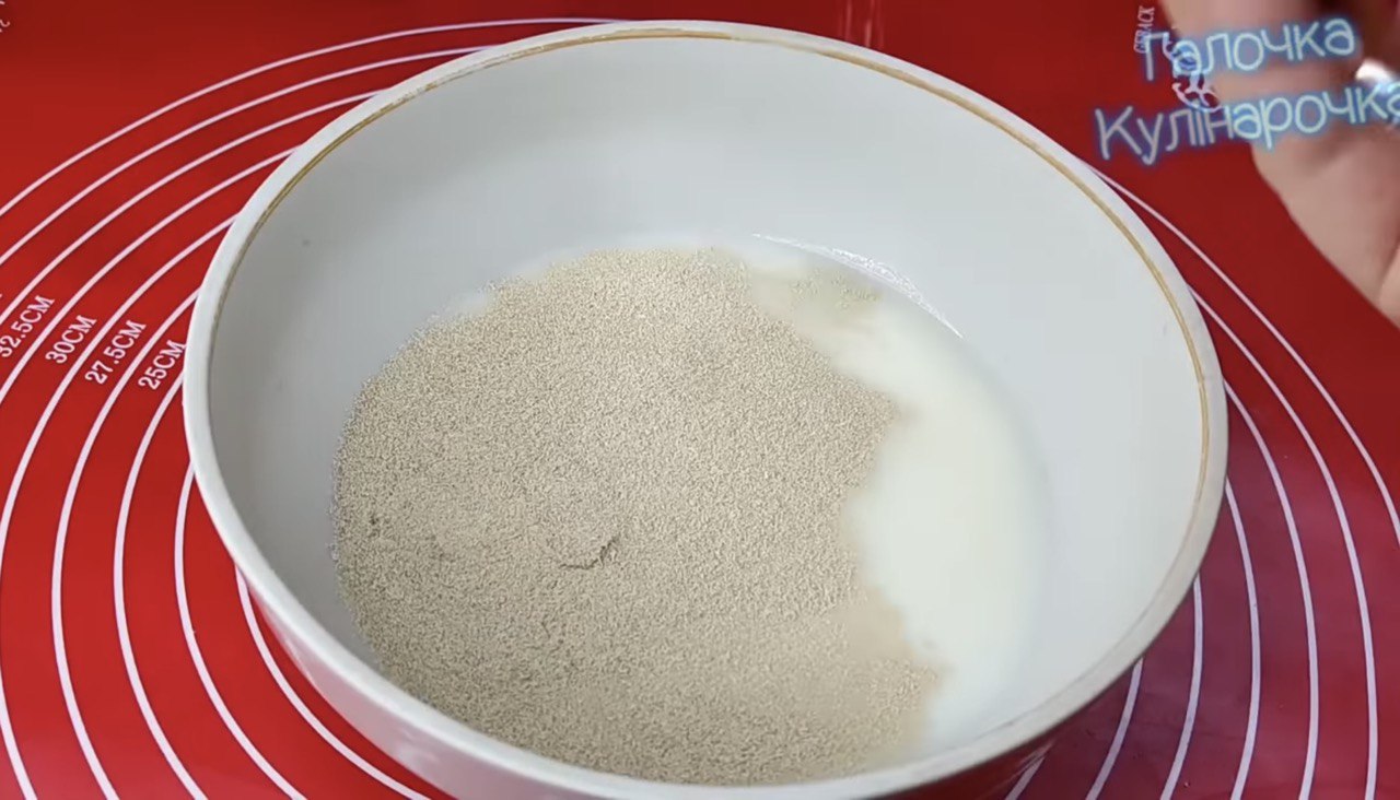 Вкусные пончики с вишнями на Рождество: простой пошаговый рецепт