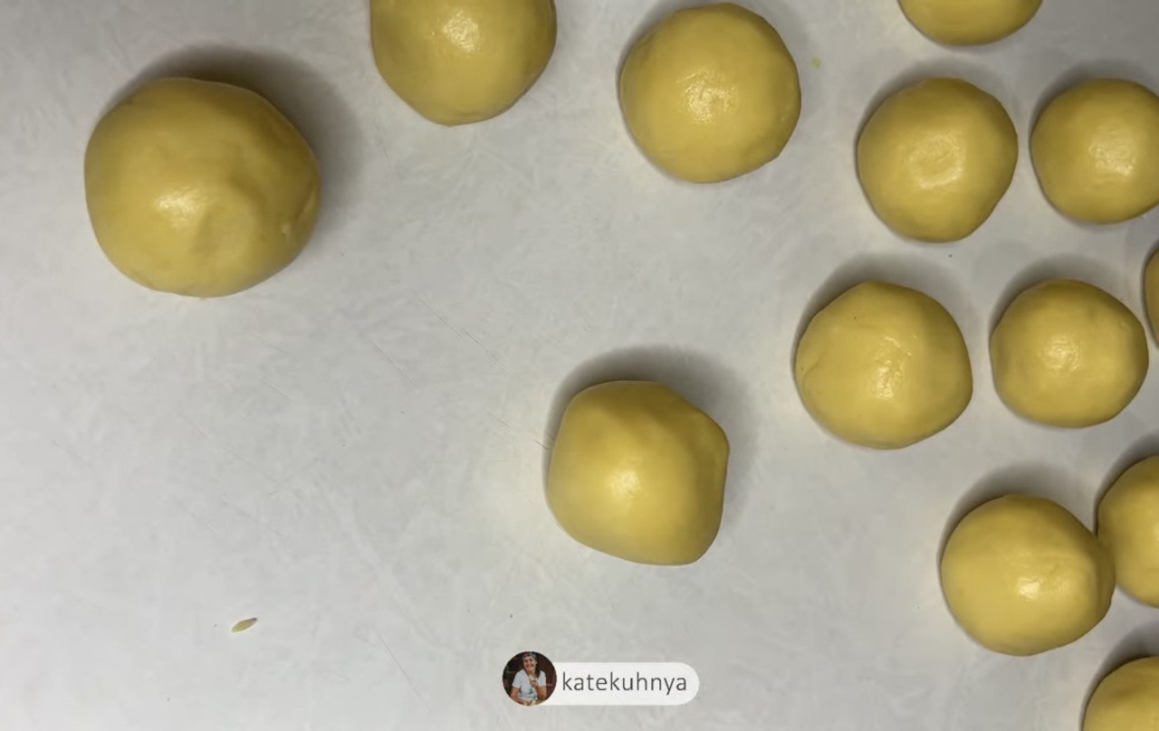 Съедобная валентинка: как приготовить вкусное печенье с сердечками на День влюбленных