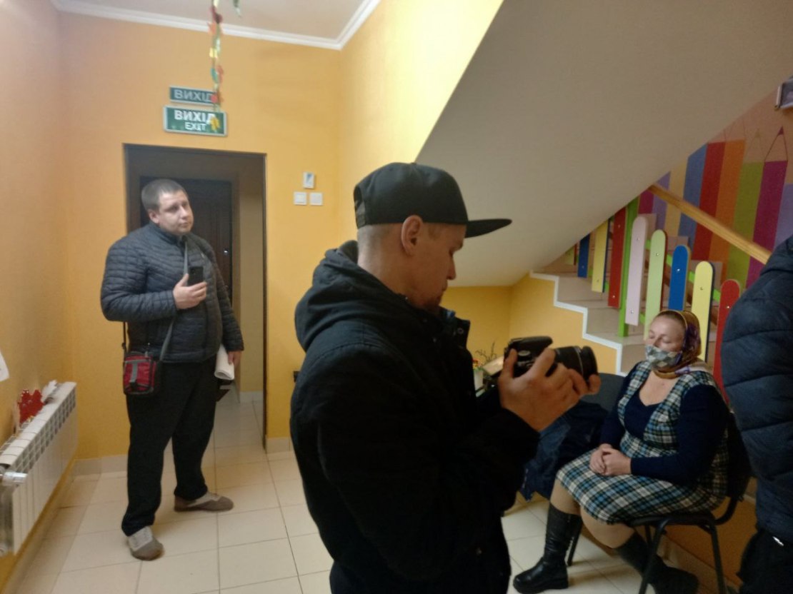 У дитсадку Рівного відсторонена непривита вихователька побилася з колегами: спалахнув скандал