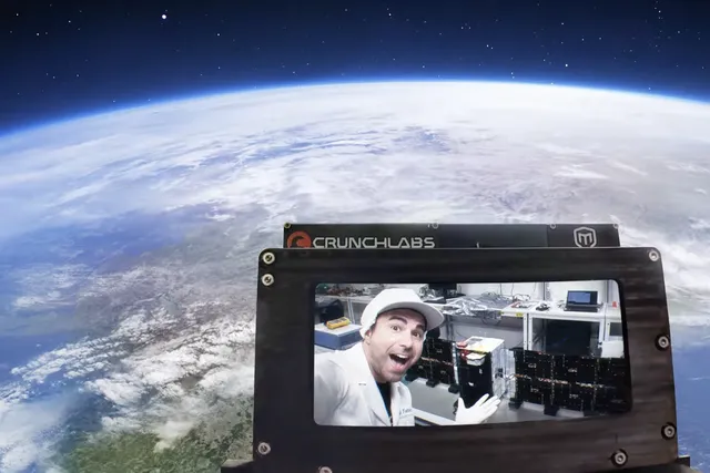 Колишній співробітник NASA розробив супутник для космічних "селфі" із Землею: як зробити фото