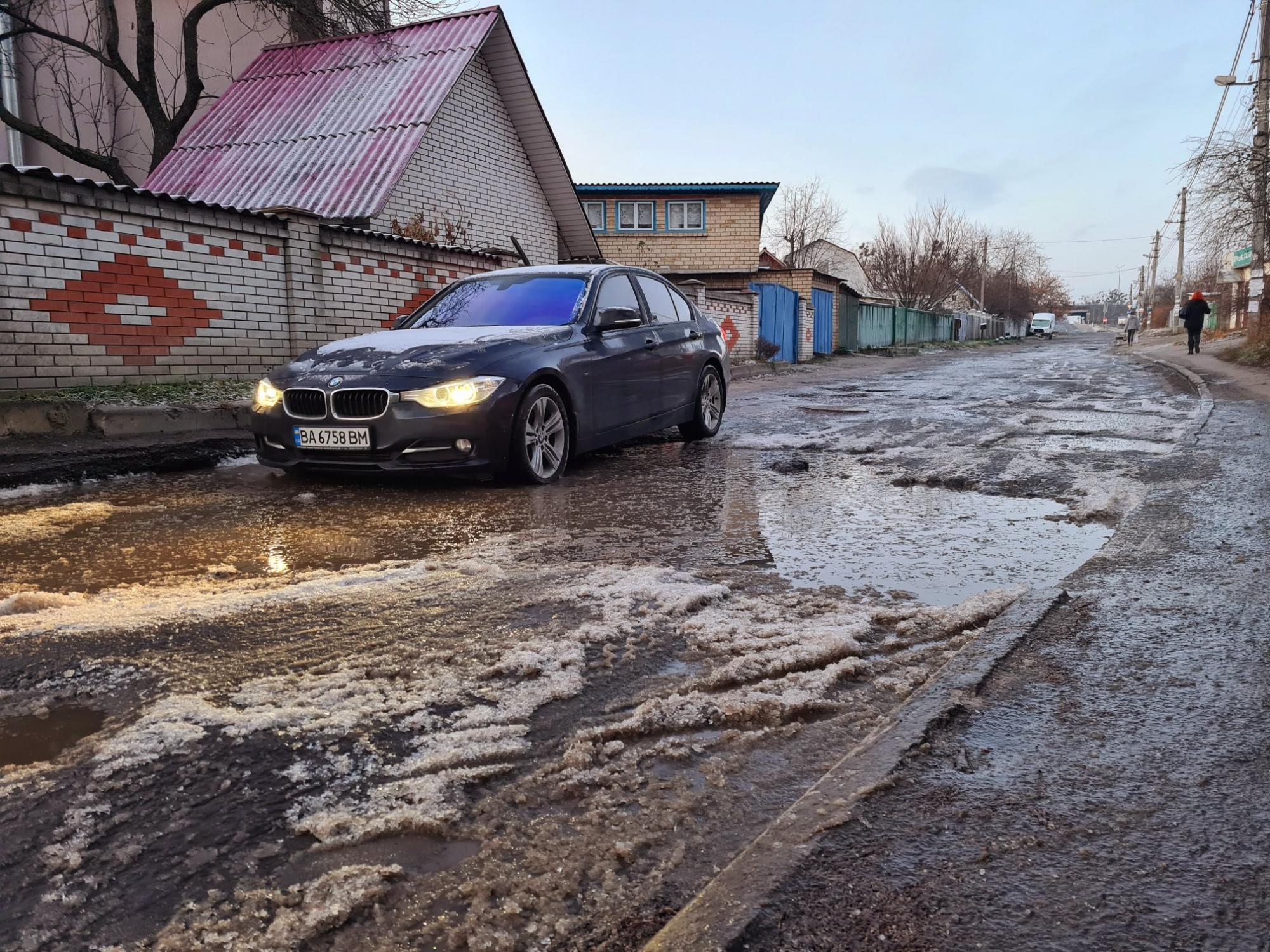 "Остановилось время": житель Киева ужаснул состоянием дорог (фото)