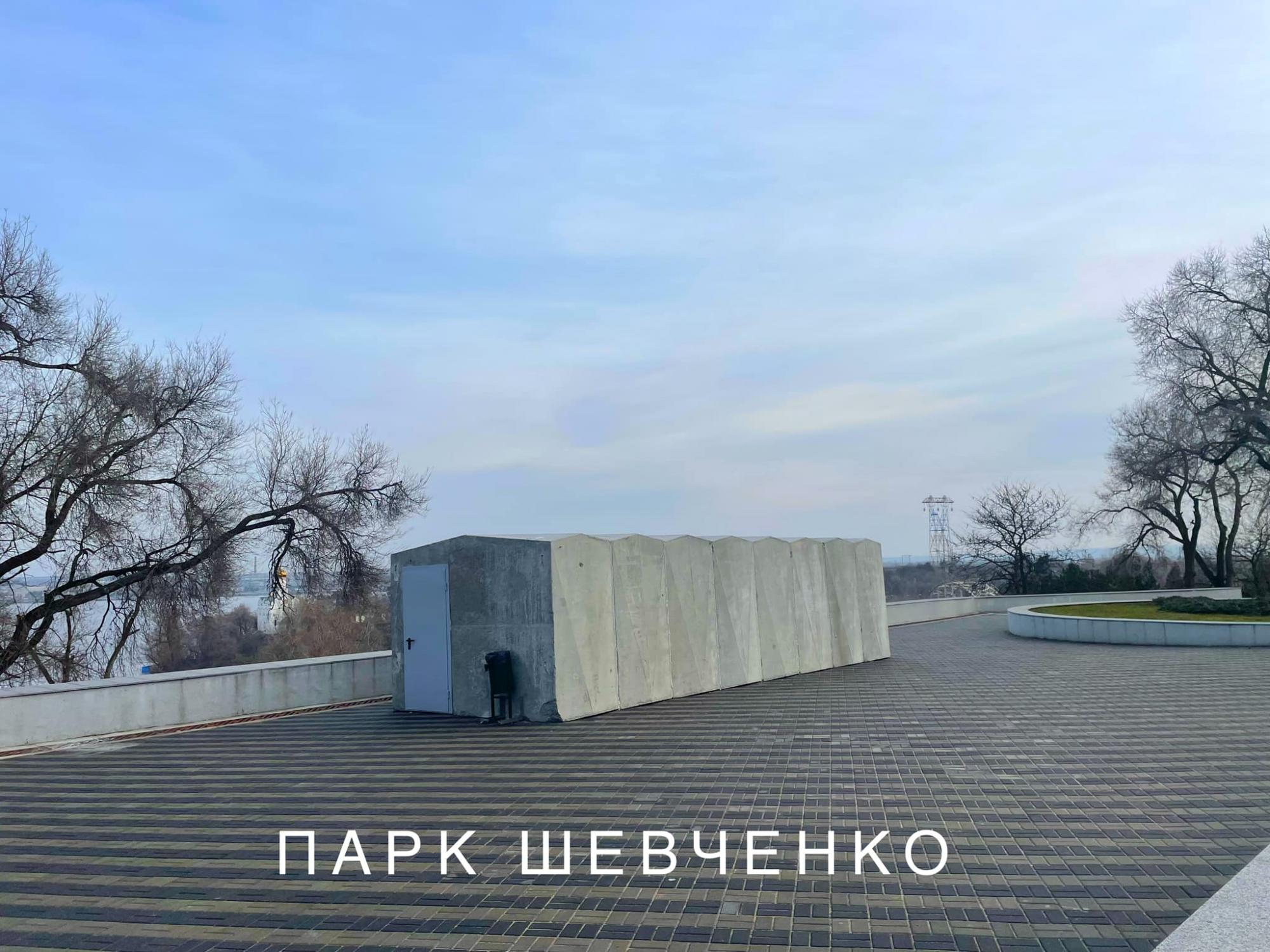 У Дніпрі встановили спеціальні укриття: де вони розташовані (фото)