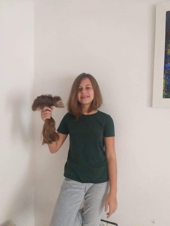 Школьница из Испании пожертвовала своими волосами ради спасения 6-летней львовянки