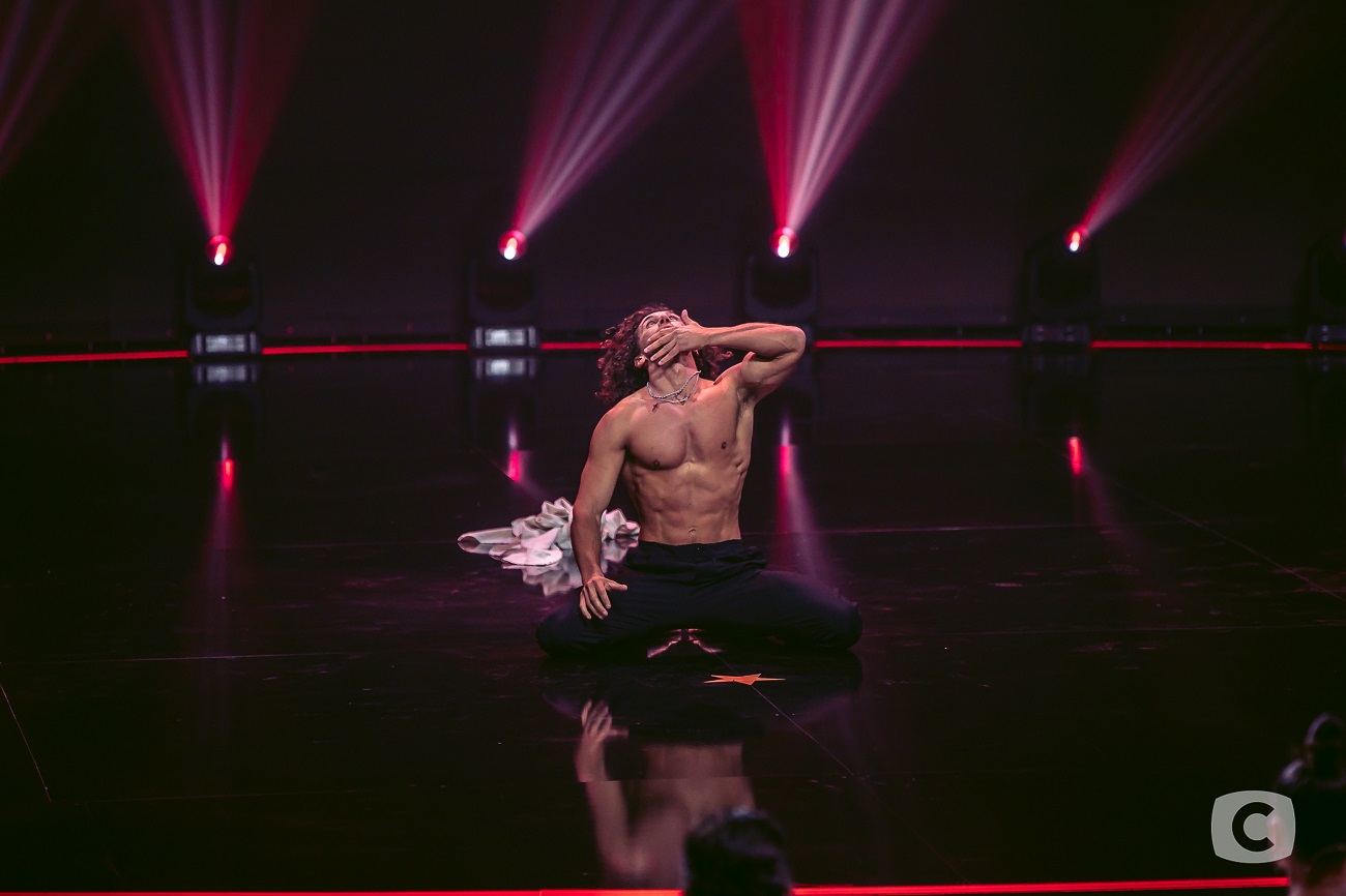 Воздушный пилонист, прославлявший Украину в десятках стран, поразит опаснейшим трюком