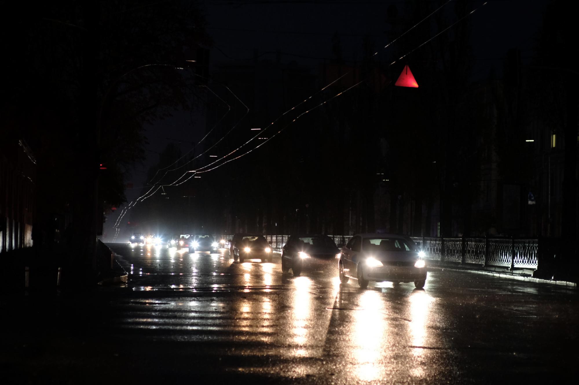 Київ поринув у темряву. Захоплюючі фото з центру, таким ви місто ще не бачили