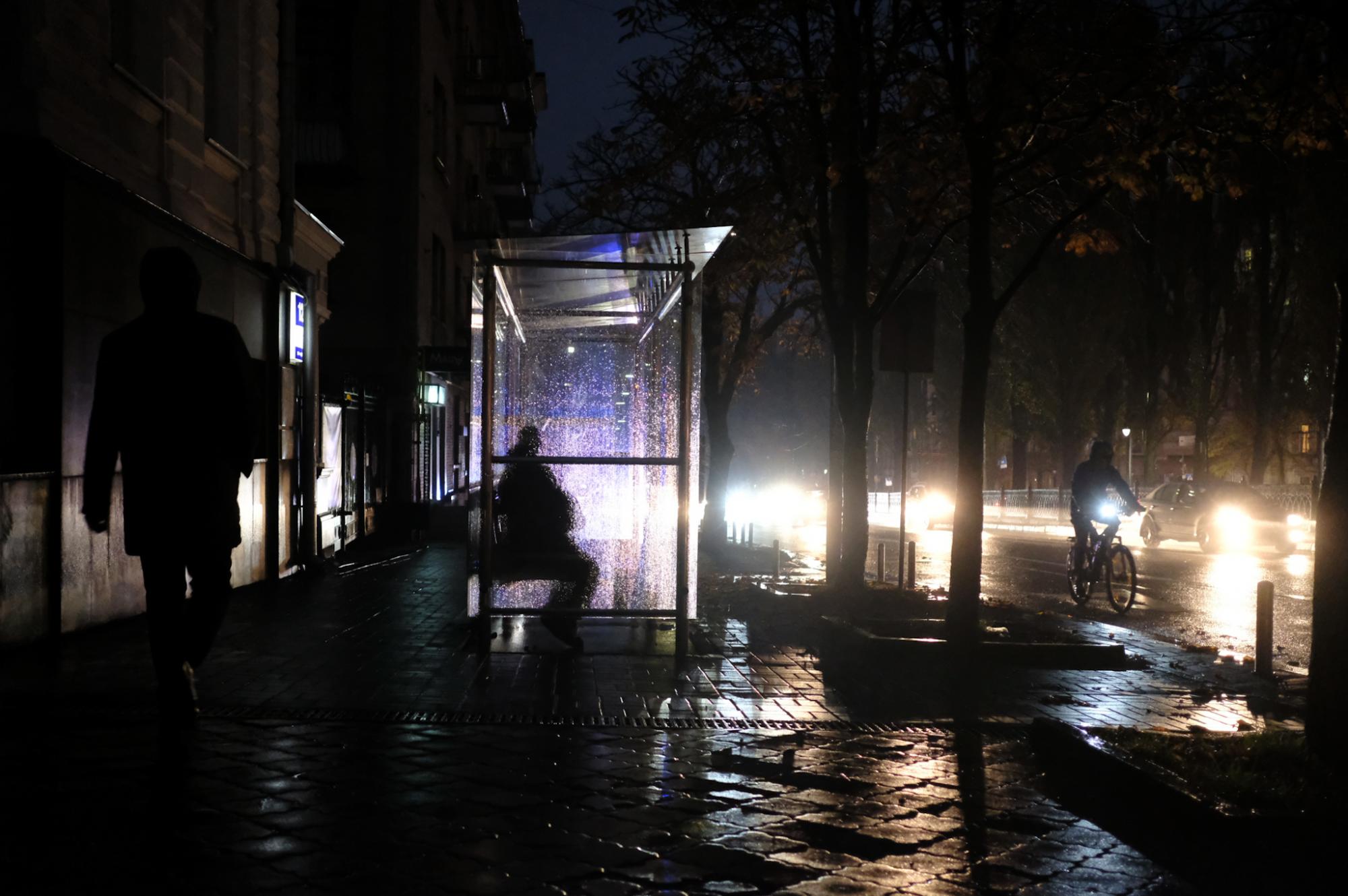 Київ поринув у темряву. Захоплюючі фото з центру, таким ви місто ще не бачили