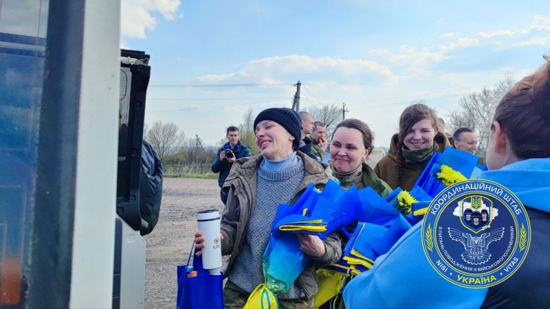 Из плена окупантов вернулась защитница Мариуполя, поэтесса и писательница Валерия "Нава" Карпиленко