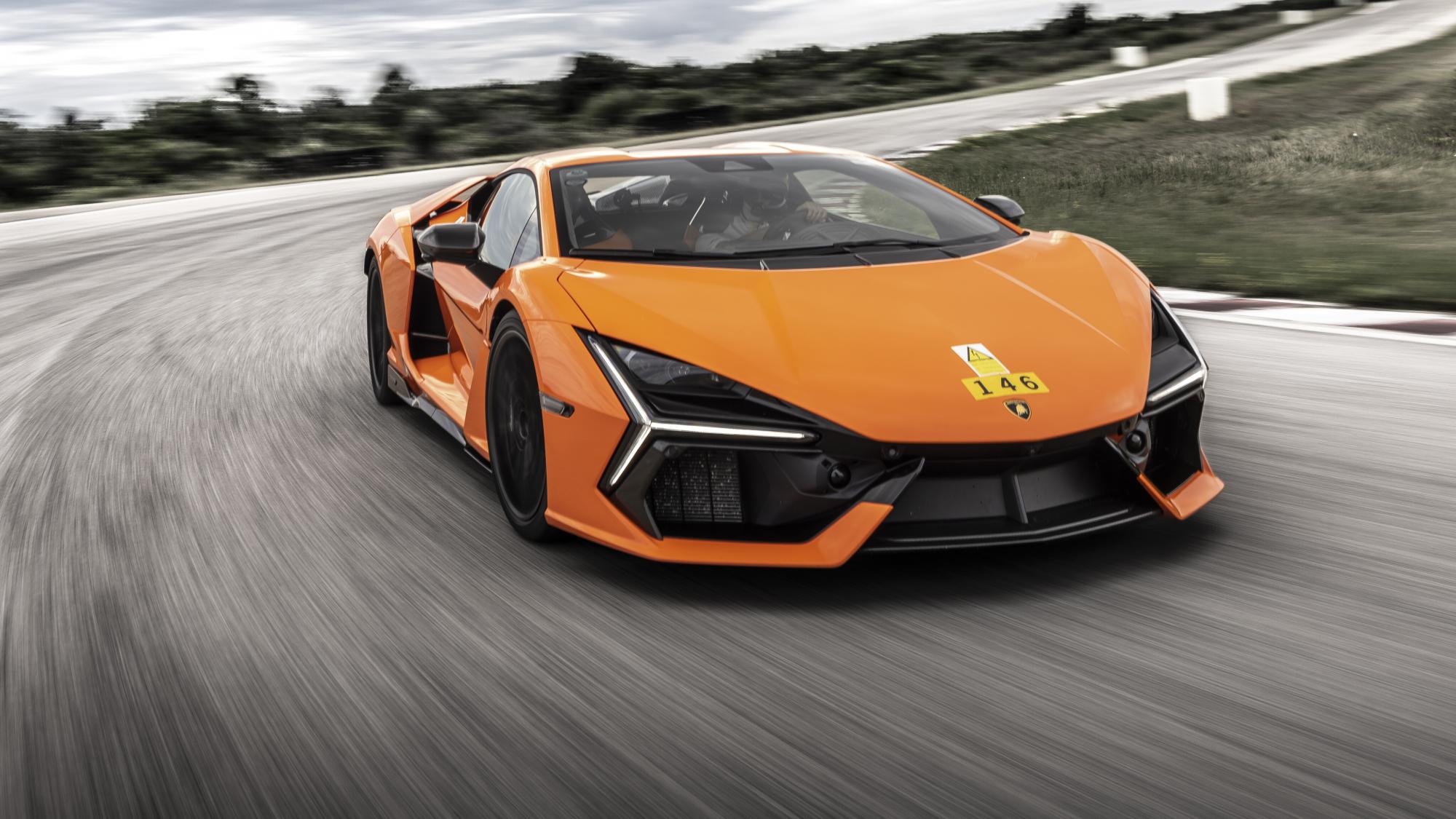 Названы 10 самых быстрых автомобилей в мире. Они "гоняют" до 500 км/ч! (фото и видео)