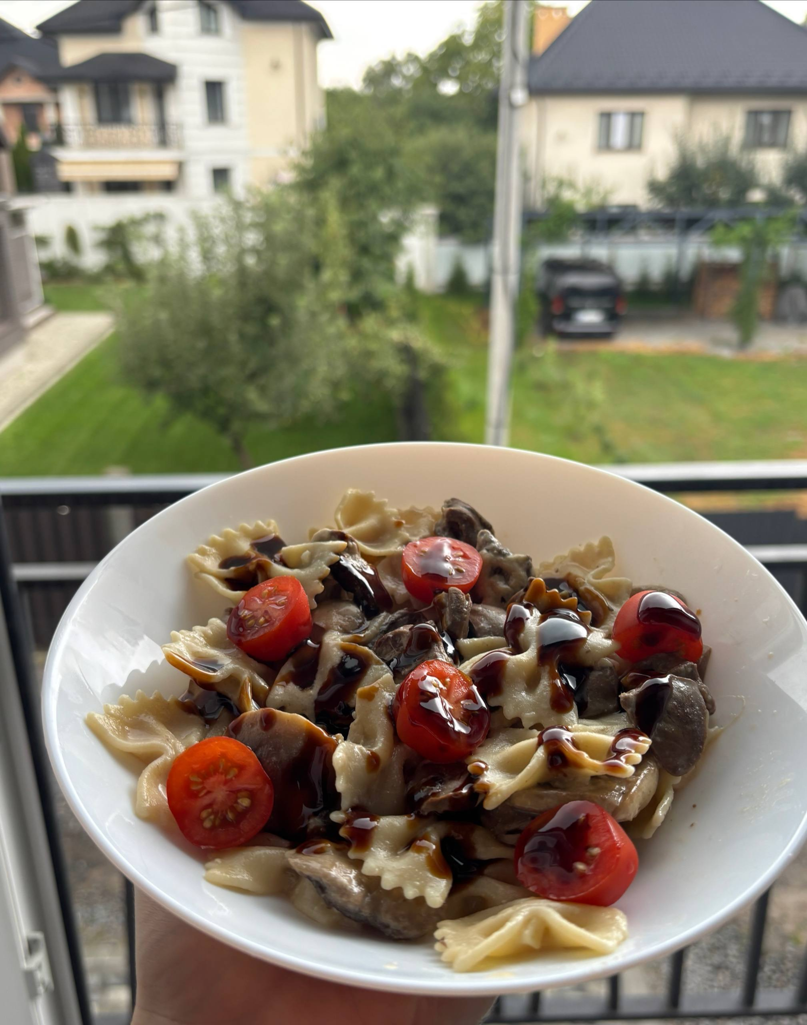 Паста с куриными сердечками и грибами,